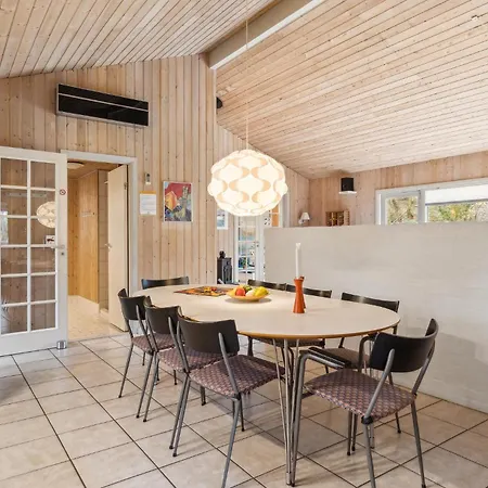 Holiday home Cozy In With Outdoor Swimming Pool